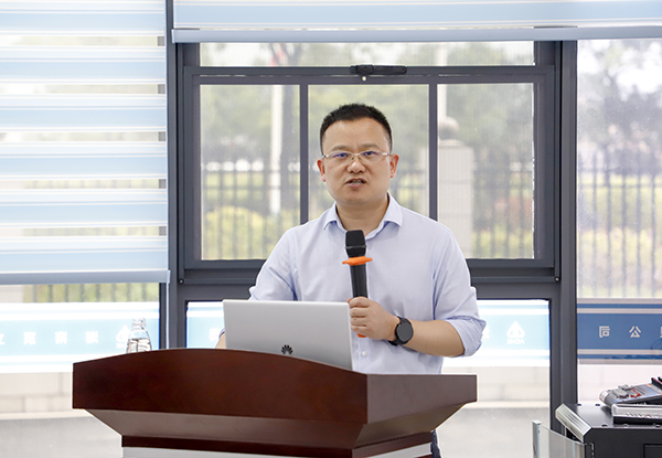 頂立科技副總經理胡祥龍.JPG 頂立科技副總經理胡祥龍.JPG