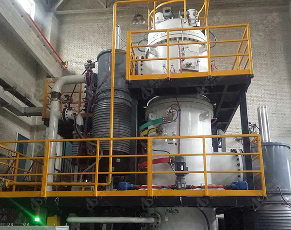 立式真空油淬爐.jpg 立式真空油淬爐.jpg