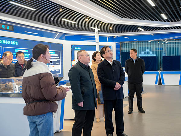 省工信廳副廳長歐陽曉風一行蒞臨頂立科技調研 (2).JPG 省工信廳副廳長歐陽曉風一行蒞臨頂立科技調研 (2).JPG