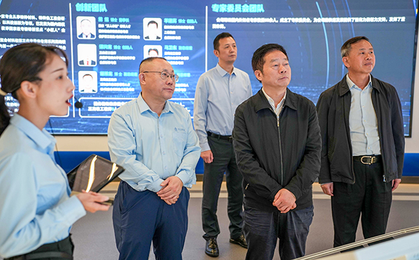 省政協副主席何寄華一行蒞臨頂立科技調研 (2).jpg 省政協副主席何寄華一行蒞臨頂立科技調研 (2).jpg